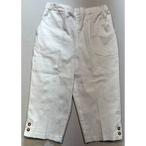 Croft & Barrow Women Capri Straight Pants Mid Rise Sz M White Button Hem Stretch